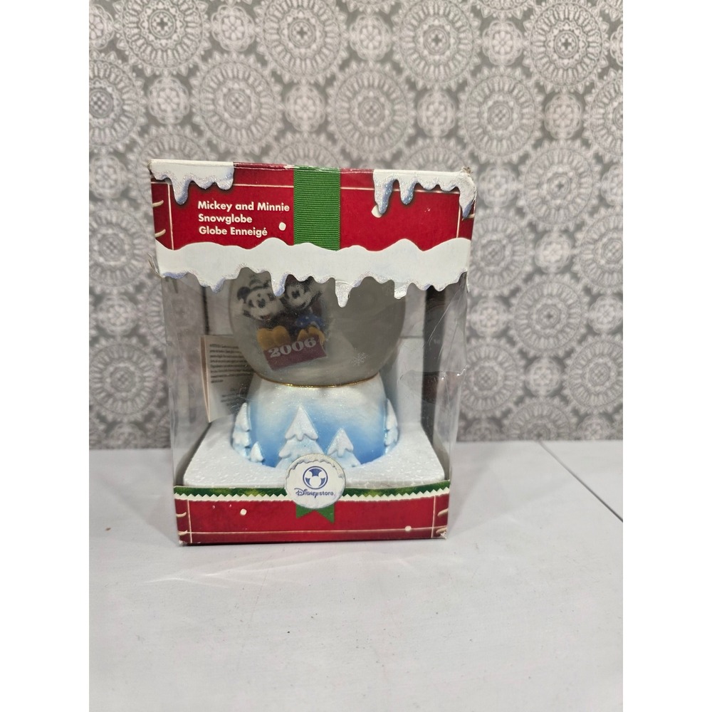 Disney Mickey Minnie Mouse 2006 Christmas Snow Globe with Box